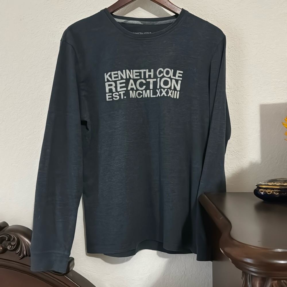Kenneth Cole Reaction Men’s Long Sleeve Tee Shirt Graphic Design